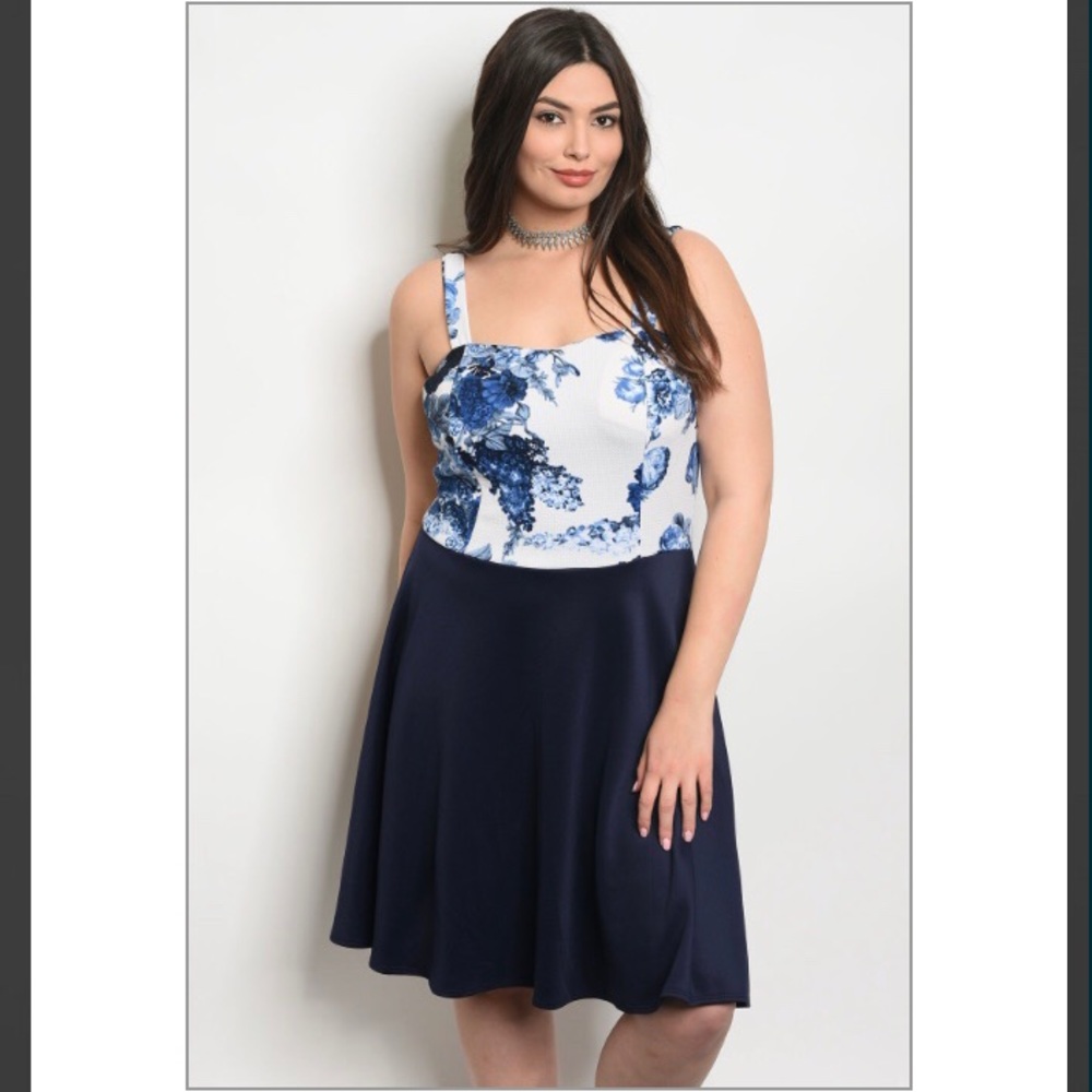 Lovely New Navy Floral Plus Size Dresses! 🦋